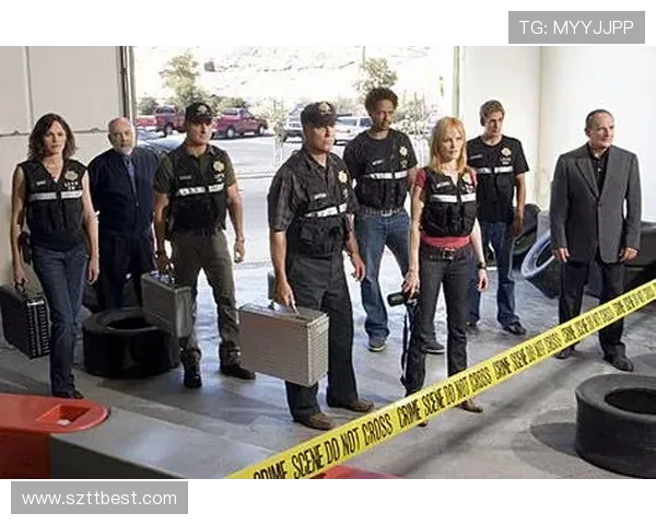 《CSI：纽约》第四季：在霓虹闪烁中探寻真相的暗影